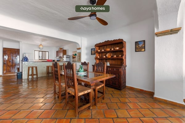 2BR/2BA Zona Romántica condo near beach, pool & AC
