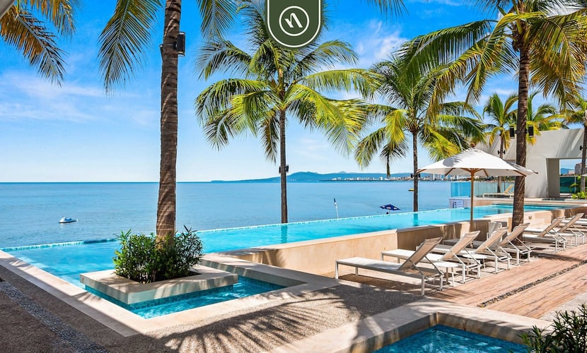 Oceanview Studio - King Bed - Pools - Beachclub