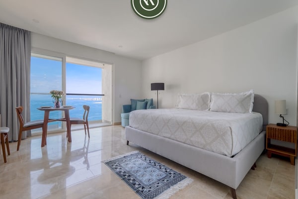 Oceanview Studio - King Bed - Pools - Beachclub