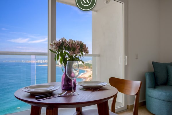 Oceanview Studio - King Bed - Pools - Beachclub