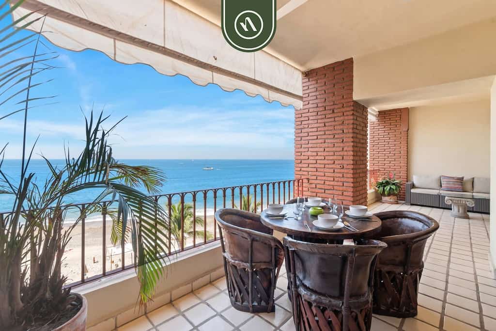 Walk Everywhere | Pool + Near Beach | Zona Romántica