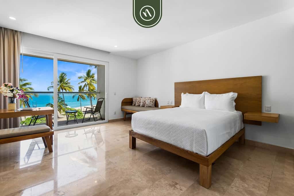 Harbor 171 | Oceanfront Studio + Rooftop Pool | On the Sand