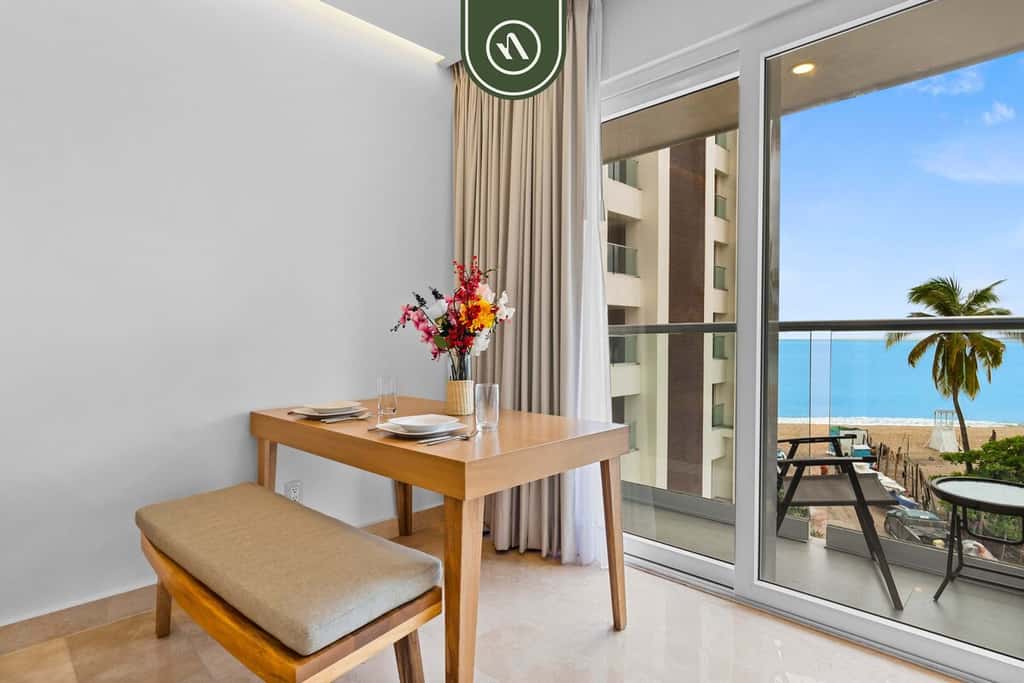 Harbor 171 | Oceanfront Studio + Rooftop Pool | On the Sand