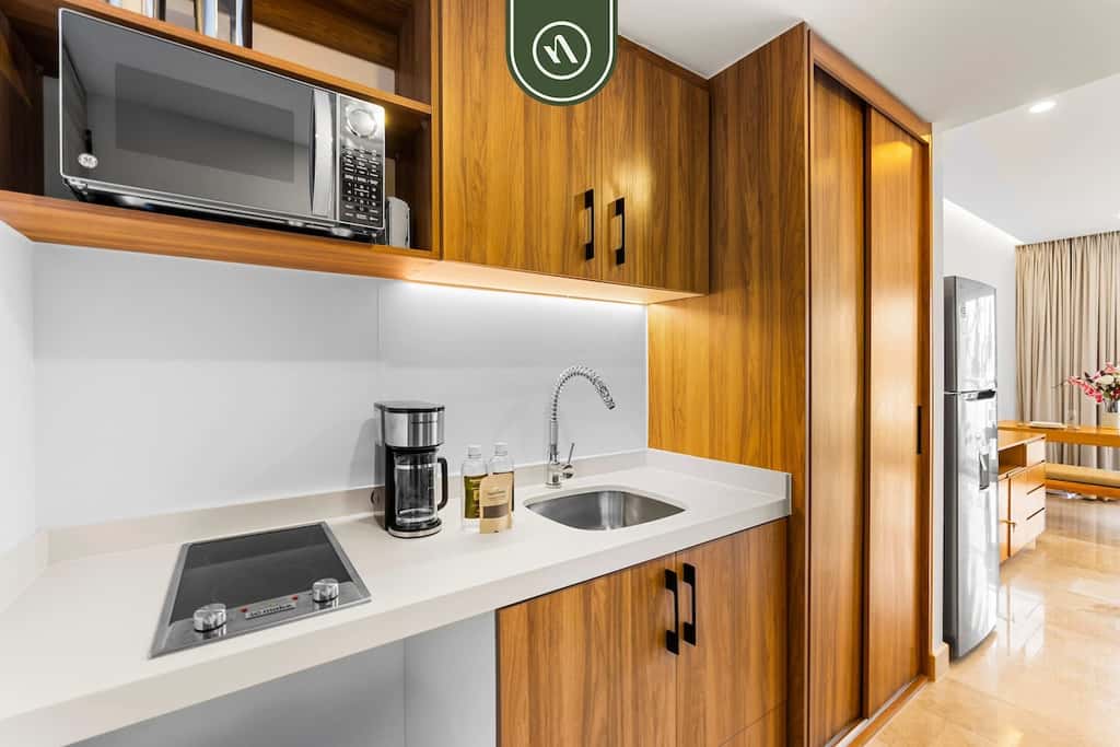 Harbor 171 | Oceanfront Studio + Rooftop Pool | On the Sand