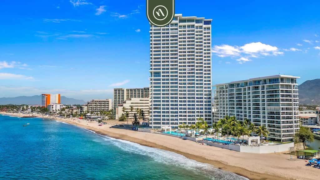 Harbor 171 | Oceanfront Studio + Rooftop Pool | On the Sand