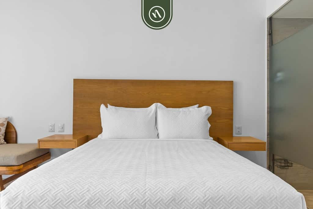 Harbor 171 | Oceanfront Studio + Rooftop Pool | On the Sand