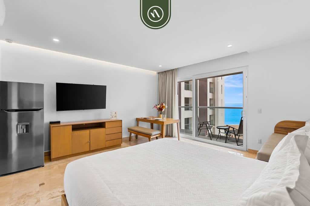 Harbor 171 | Oceanfront Studio + Rooftop Pool | On the Sand