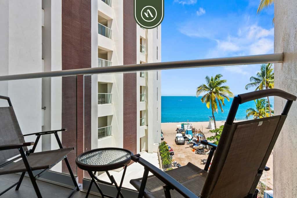 Harbor 171 | Oceanfront Studio + Rooftop Pool | On the Sand