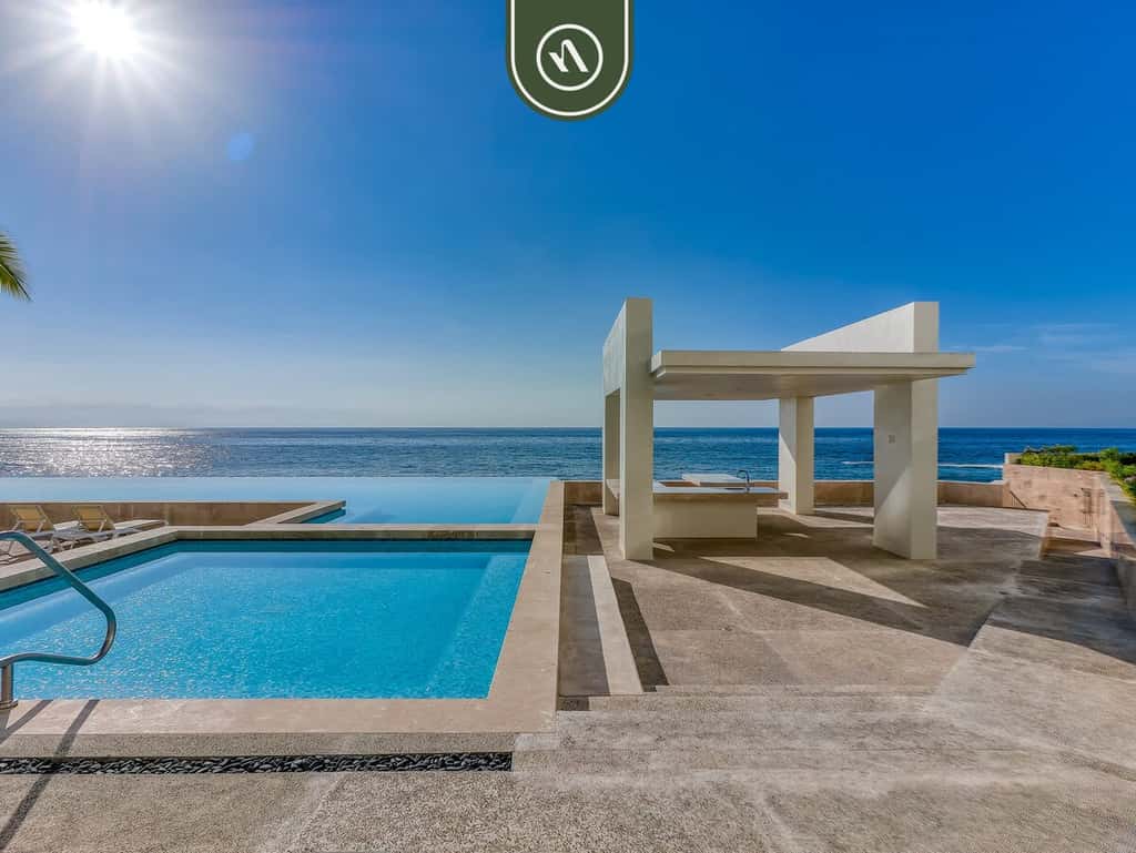 Harbor 171 | Oceanfront Studio + Rooftop Pool | On the Sand