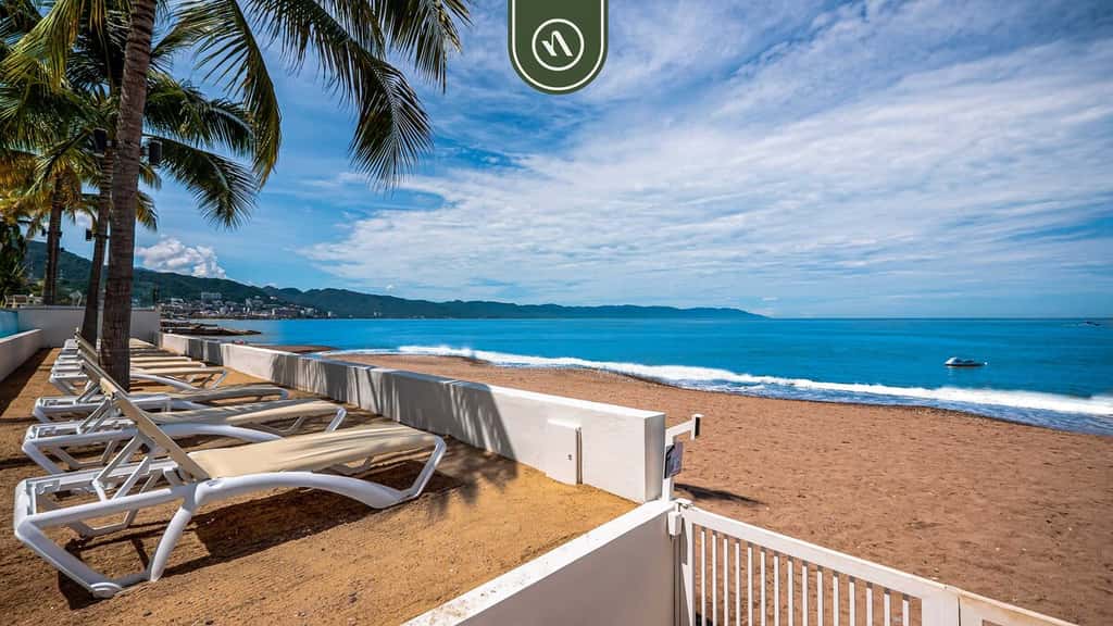 Harbor 171 | Oceanfront Studio + Rooftop Pool | On the Sand