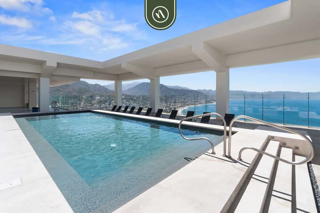 Harbor 171 | Oceanfront Studio + Rooftop Pool | On the Sand