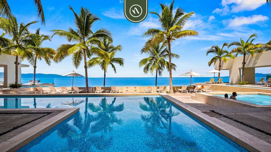 Harbor 171 | Oceanfront Studio + Rooftop Pool | On the Sand