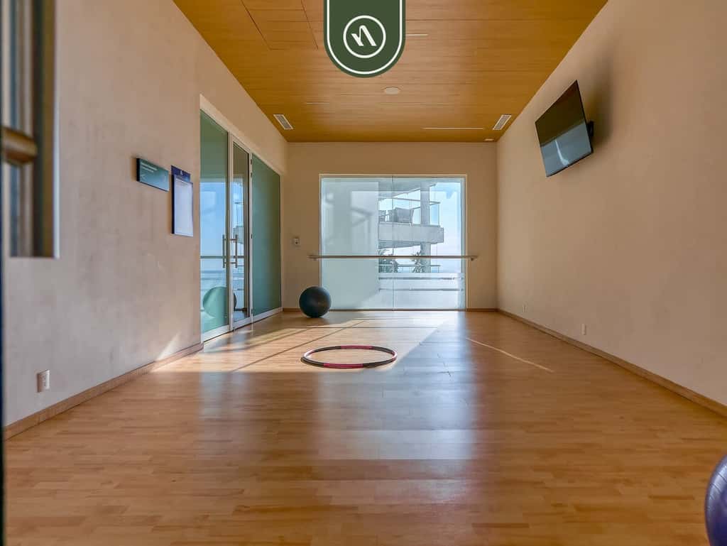 Harbor 171 | Oceanfront Studio + Rooftop Pool | On the Sand