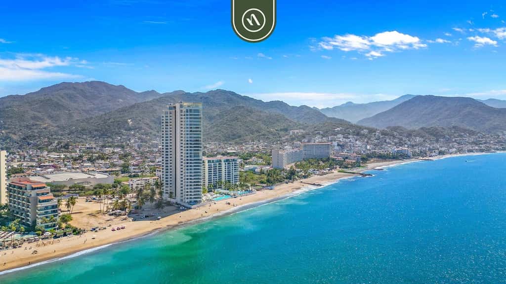 Harbor 171 | Oceanfront Studio + Rooftop Pool | On the Sand