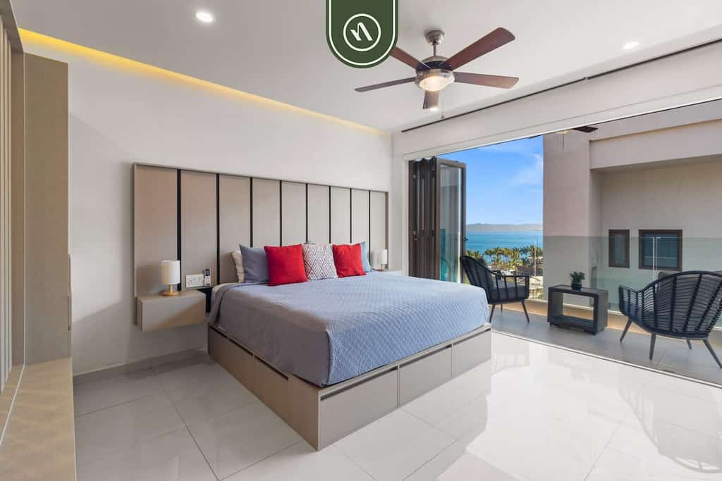 Centric 1 BR Condo with Gym – Amazing Rooftop Pool