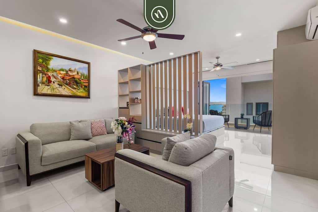 Centric 1 BR Condo with Gym – Amazing Rooftop Pool