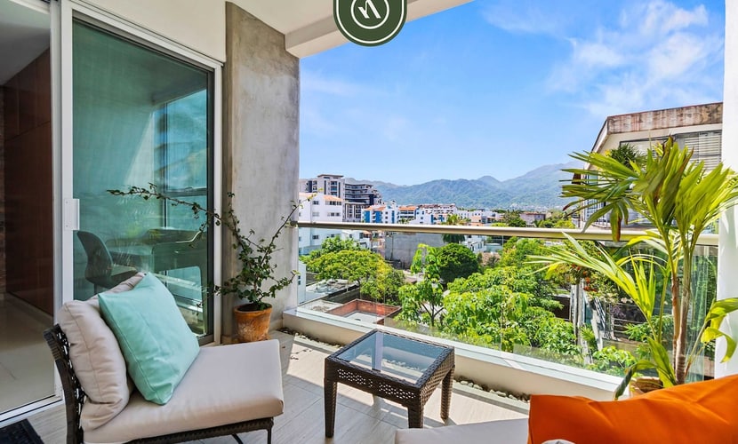 Amazing 2BR Condo - Pool - in Versalles