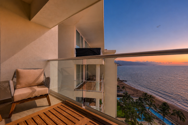 New Oceanview Condo with Beach - Pools - Gym