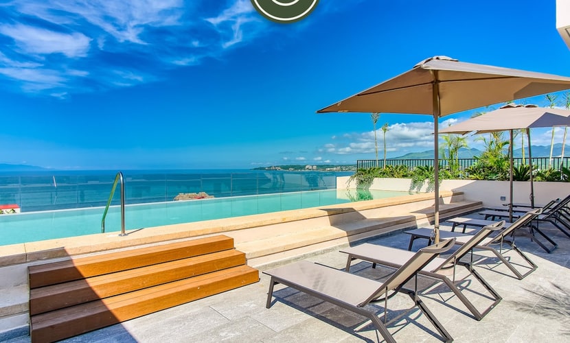 New 1 BR Condo with Amazing Rooftop Pool - Jacuzzi