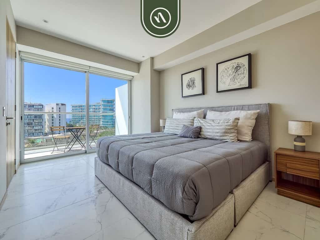Luxury 3 BR Condo - Beach Access 1 Block Away
