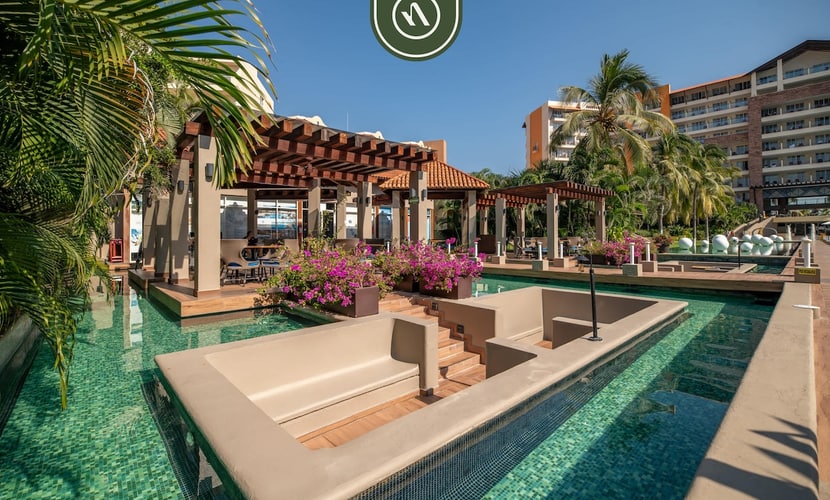 3BR Condo in the Krystal Grand Hotel - Beach