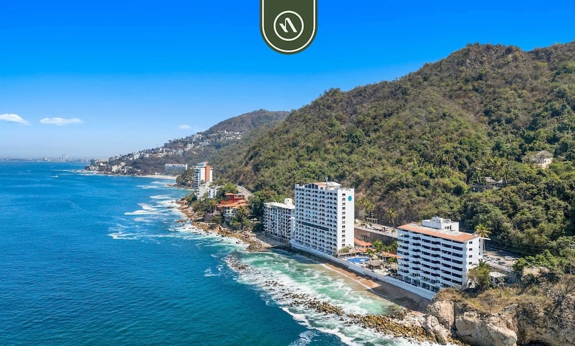 Costa Sur Suite 2 | 1BR/1.5BA Puerto Vallarta, Beachfront Pool & WiFi
