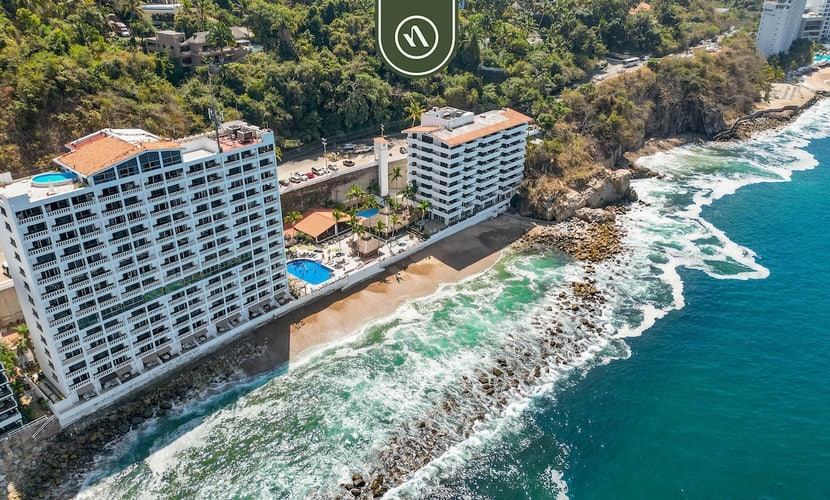 Puerto Vallarta 1BR Beachfront w/ Pool & WiFi