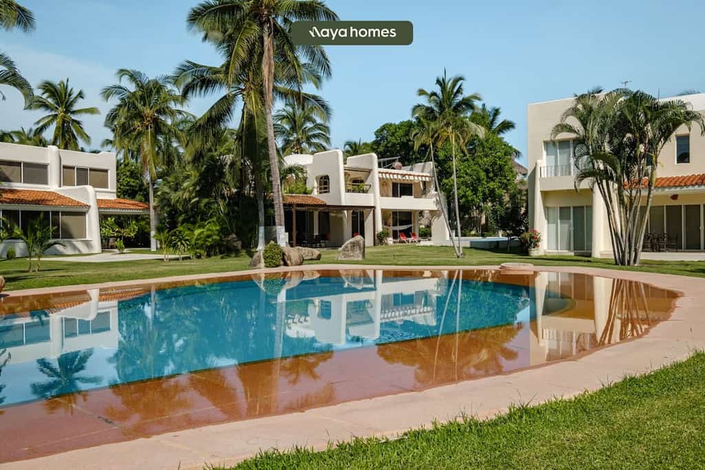 Summer Deal Spacious 5BR Acapulco condo with pool & spa access