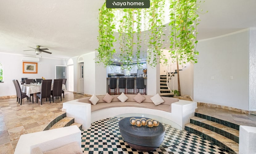 Summer Deal Spacious 5BR Acapulco condo with pool & spa access