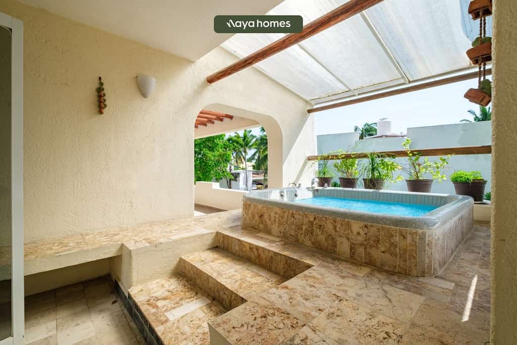 Summer Deal Spacious 5BR Acapulco condo with pool & spa access