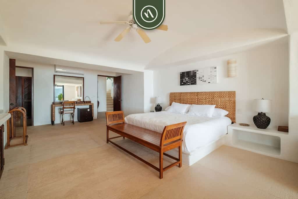 Punta Ixtapa PH6 | 4BR/4.5BA Zihuatanejo | Beachfront, pool, ocean views