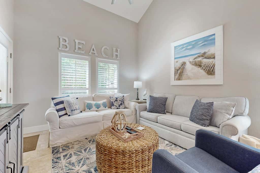 Private beach access, tennis retreat, 8 guests