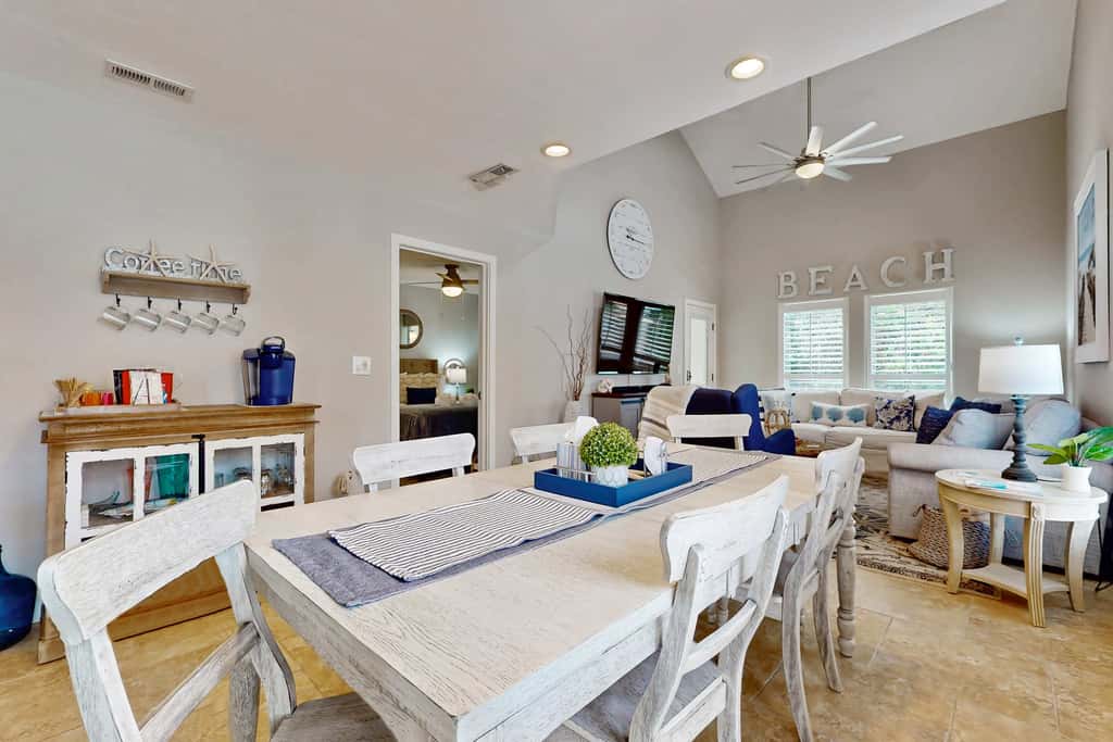 Private beach access, tennis retreat, 8 guests