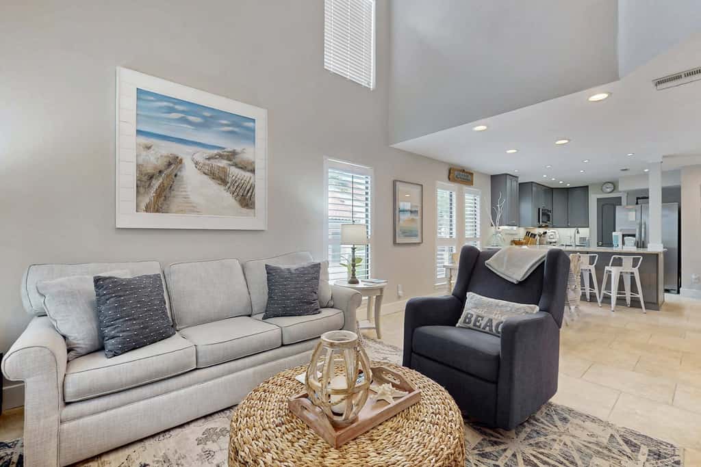 Private beach access, tennis retreat, 8 guests