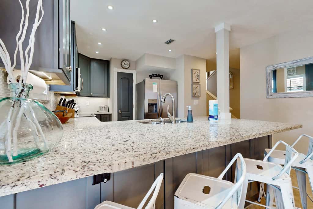 Private beach access, tennis retreat, 8 guests