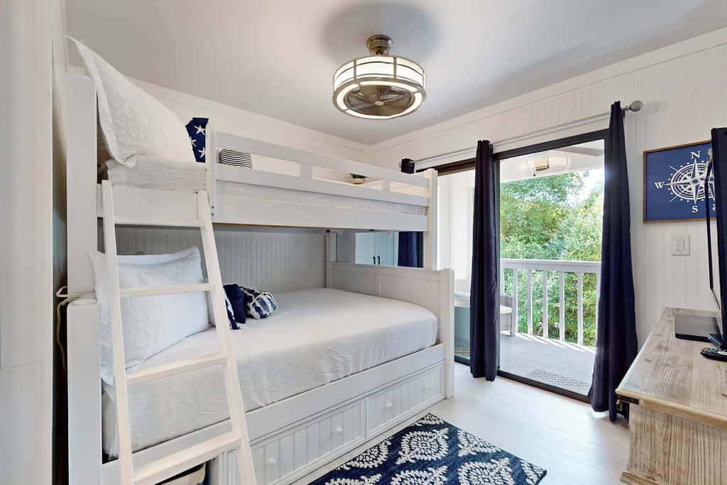 Private beach access, tennis retreat, 8 guests