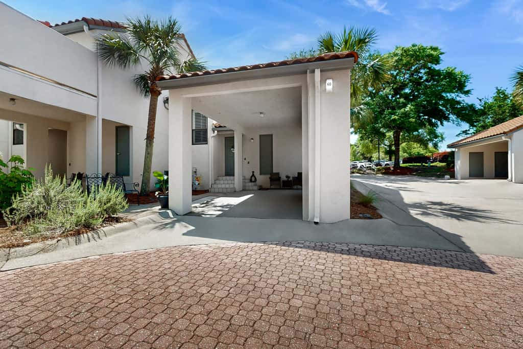 Private beach access, tennis retreat, 8 guests