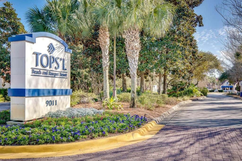 Private beach access, tennis retreat, 8 guests