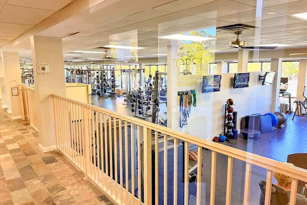 Private beach access, tennis retreat, 8 guests