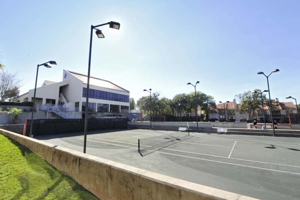 Exclusive Beach Access, Pool & Tennis Courts