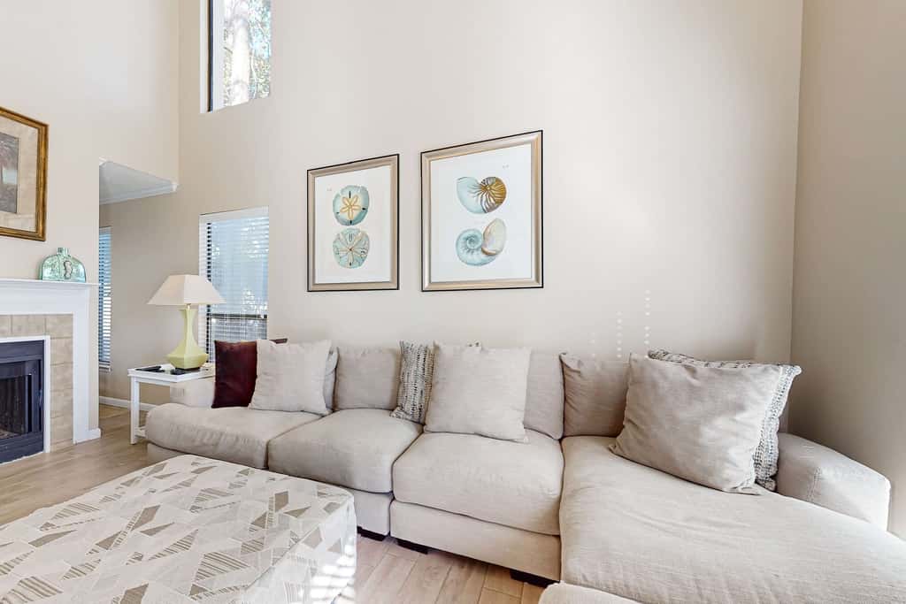 Exclusive 2BR Retreat: Steps to Beach & Tennis