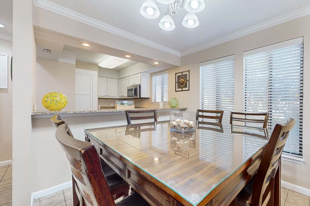 Exclusive 2BR Retreat: Steps to Beach & Tennis