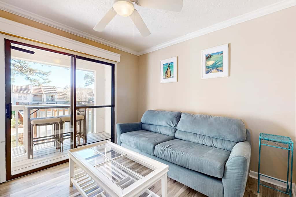 Exclusive 2BR Retreat: Steps to Beach & Tennis