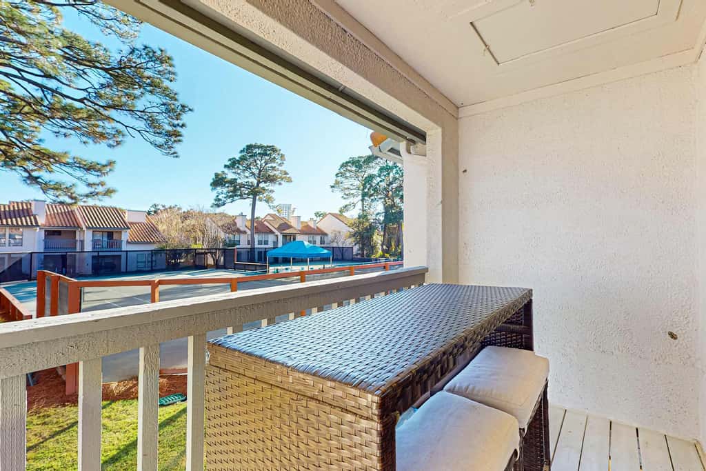 Exclusive 2BR Retreat: Steps to Beach & Tennis