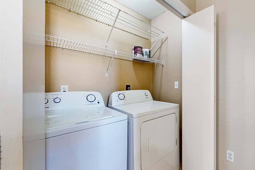 Exclusive 2BR Retreat: Steps to Beach & Tennis
