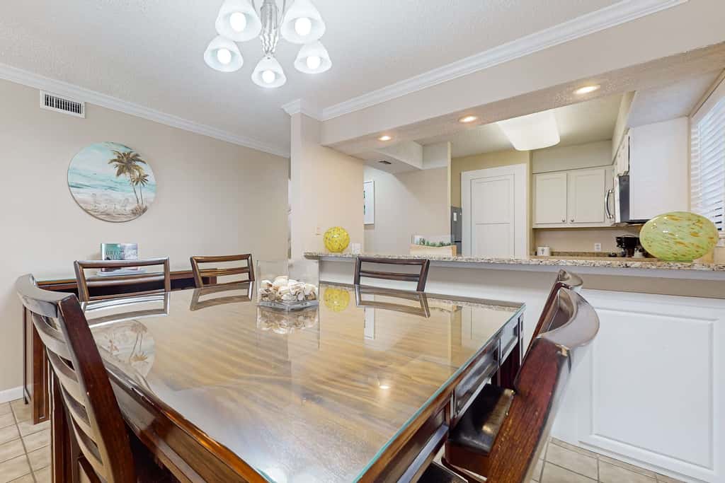 Exclusive 2BR Retreat: Steps to Beach & Tennis