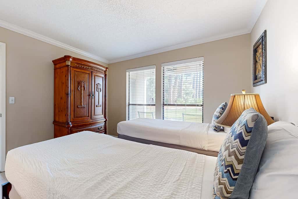 Exclusive 2BR Retreat: Steps to Beach & Tennis