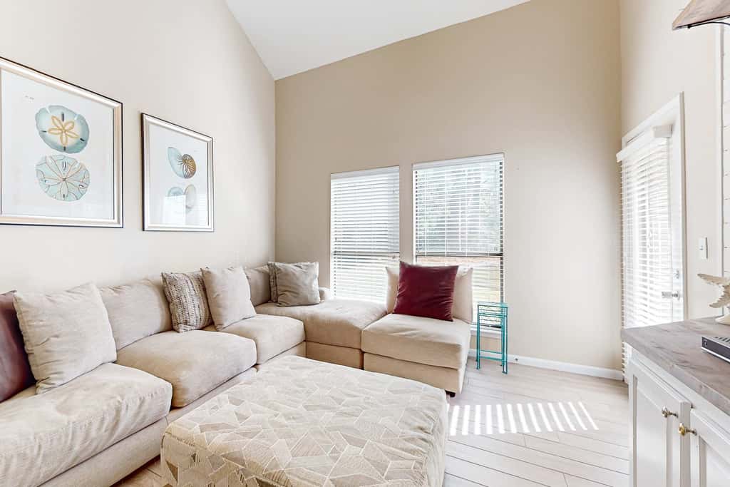 Exclusive 2BR Retreat: Steps to Beach & Tennis