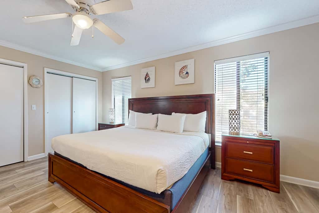Exclusive 2BR Retreat: Steps to Beach & Tennis