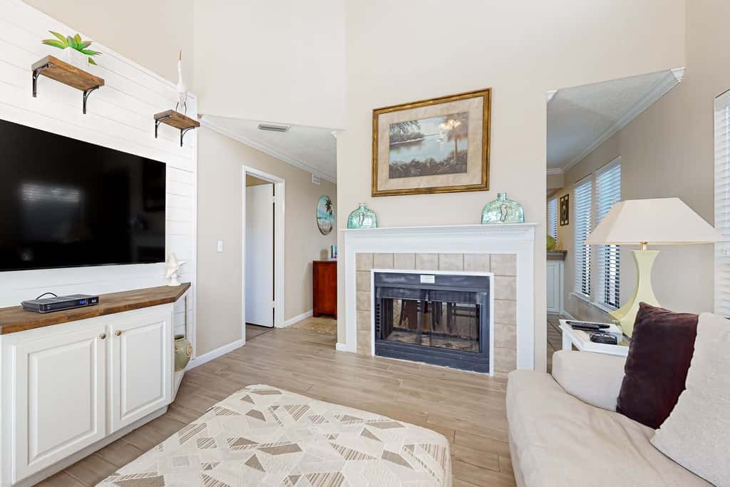 Exclusive 2BR Retreat: Steps to Beach & Tennis